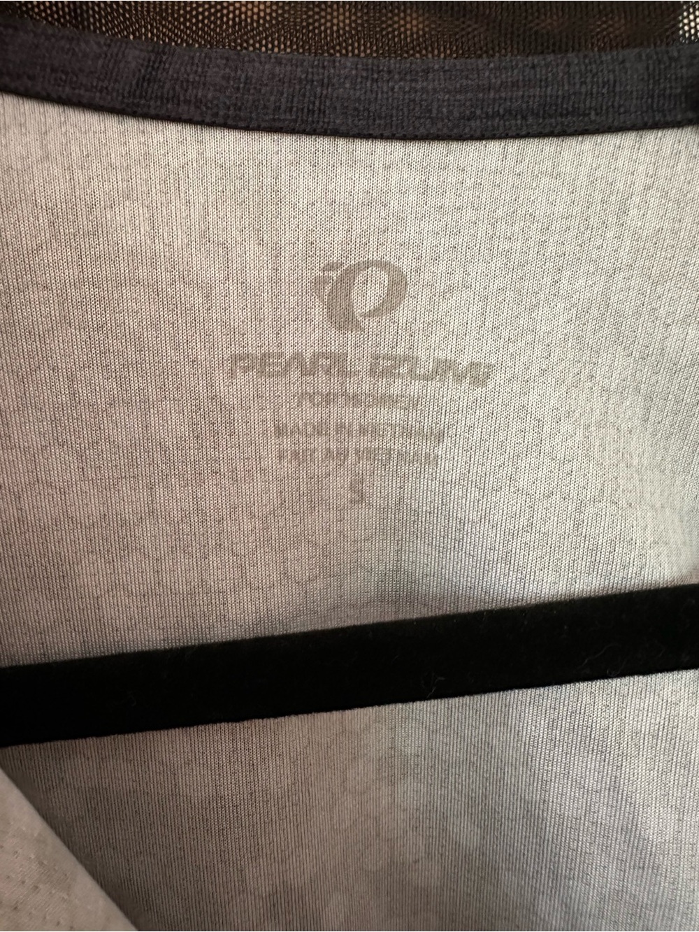 Pearl Izumi Women's Black Short-Sleeve Cycling Jersey with Subtle Logo - Picture 4 of 5
